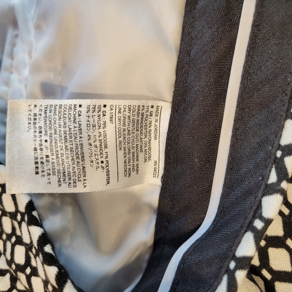 Banana Republic, Sloan Fit Slacks, Black & White patterned,  Size 8 - Picture 4 of 4